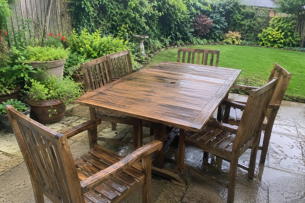 garden furniture cleaning